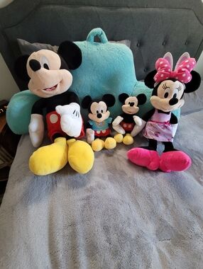 Bundle Of 4 Mickey Mouse Stuffed Plush EUC 1 Minnie 2 Talking Mickey